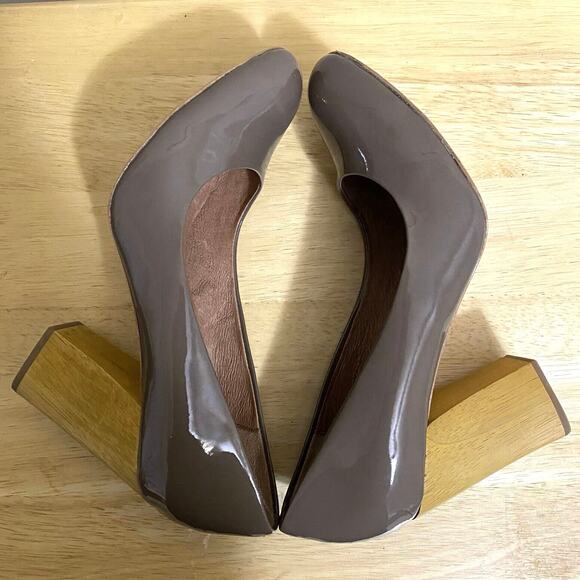 Corso Como Taupe Shoes Size 9M Patent Leather 3.5” Wooden Block Heel Pumps - Picture 3 of 12